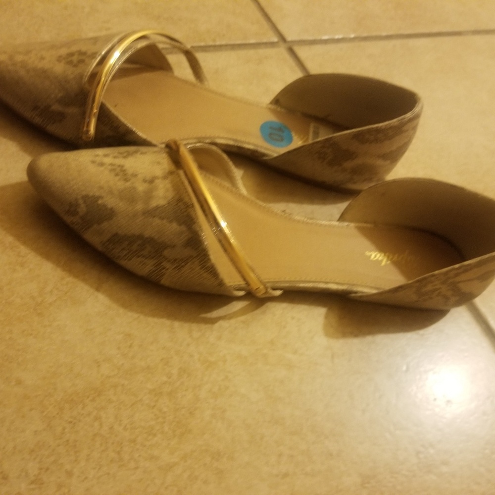 Gold flat shoes